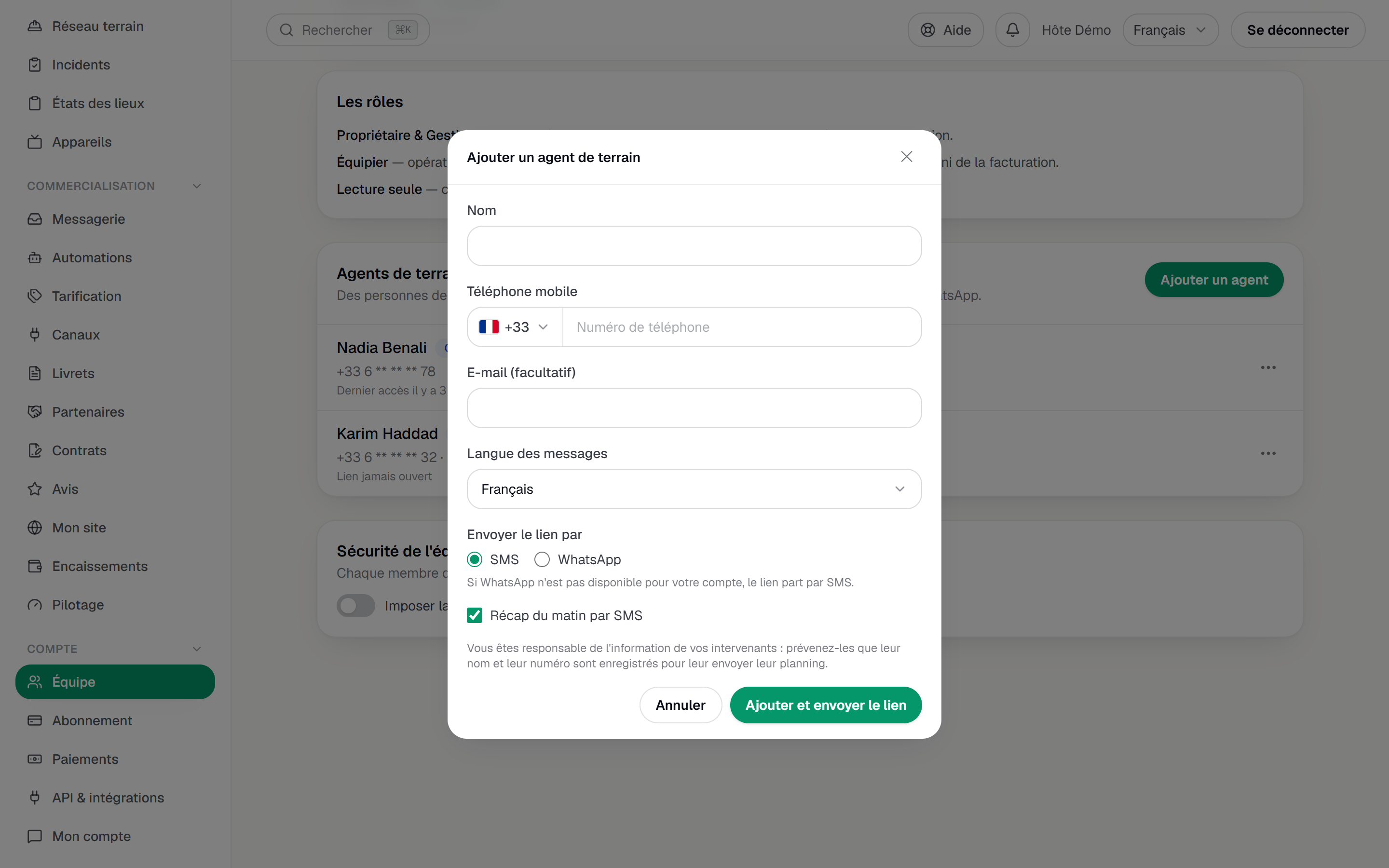 Le dialogue Ajouter un agent de terrain rempli : nom, téléphone mobile, langue, envoi par SMS ou WhatsApp, case Récap du matin et mention d'information.