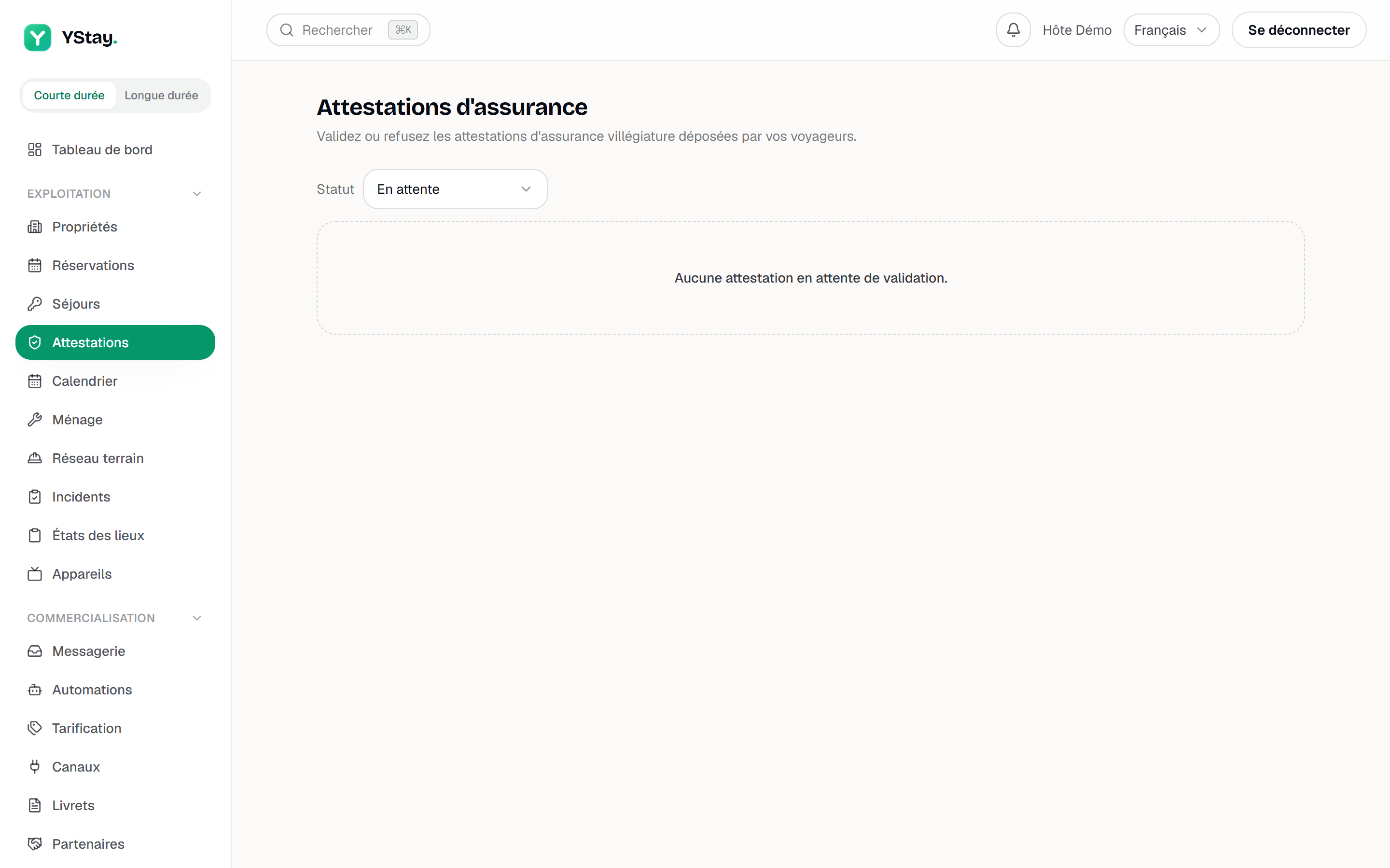 La page Attestations : file de modération et filtres.