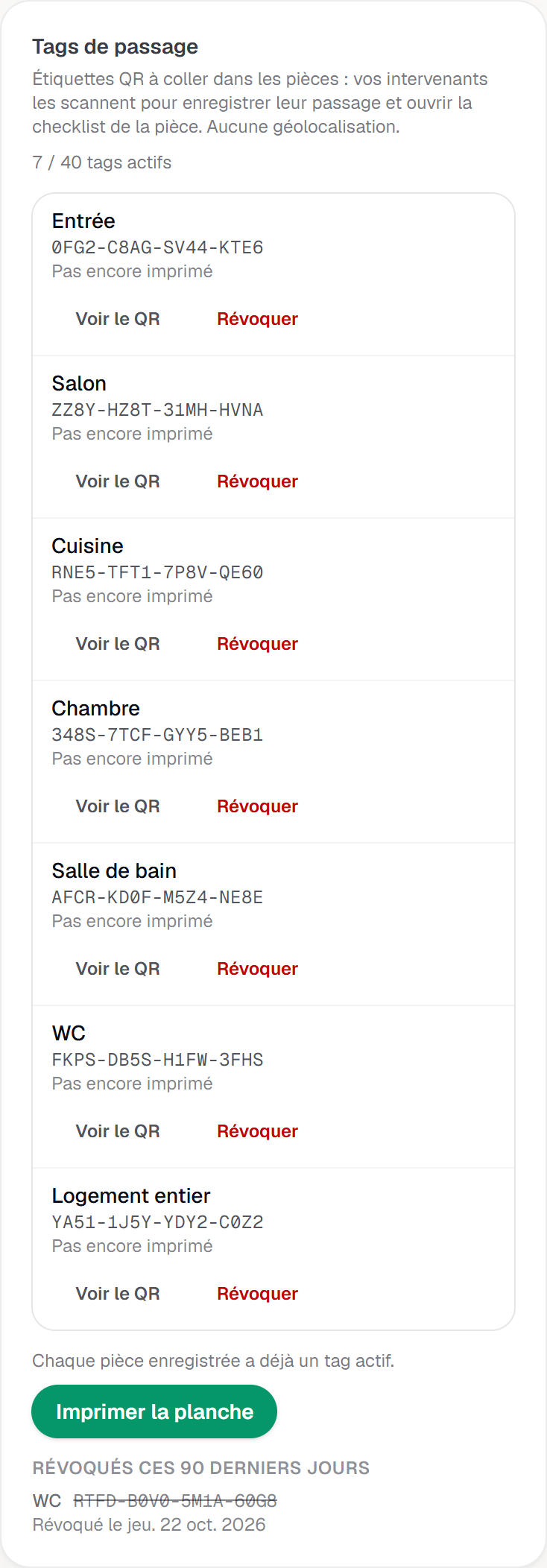 La carte Tags de passage de la fiche d'un logement : le compteur de tags actifs, un tag par pièce et un tag Logement entier avec leur code, le bouton Imprimer la planche et un tag révoqué.